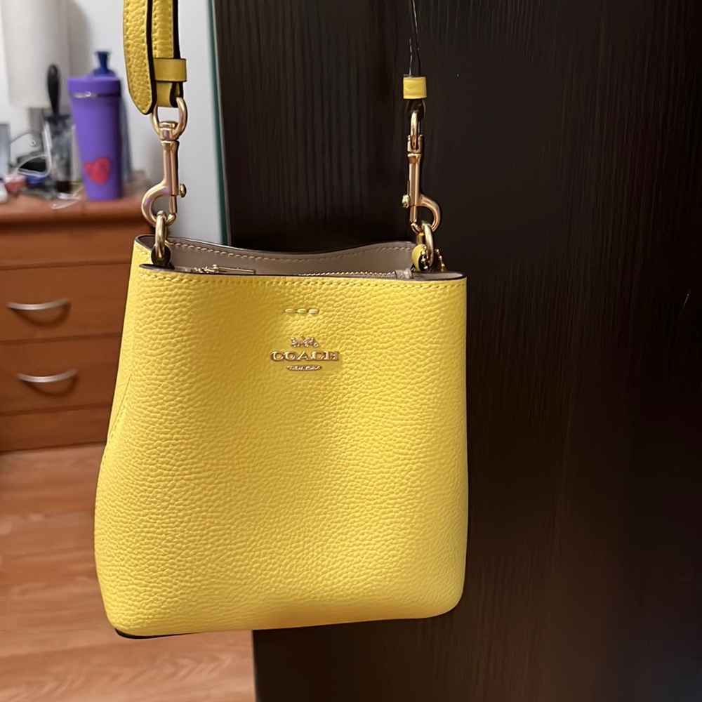 COPY - Coach Mini Town Bucket - retro yellow..